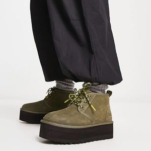 UGG Neumel heritage platform boots in burnt olive. Woman’s size 7